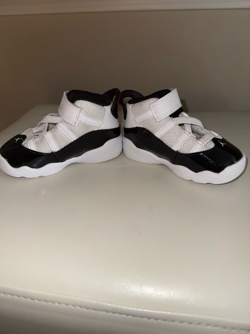 Jordan toddlers Black & White Athletic Strap Sneakers
